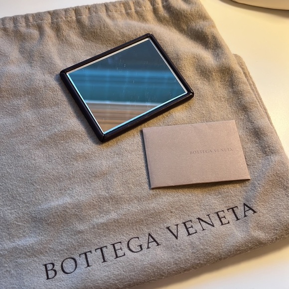 Bottega Veneta Intrecciato Leather Twist Lock Flap Clutch - Picture 10 of 11